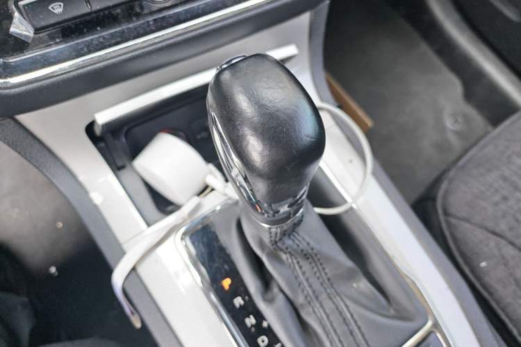 Used Roewe RX5 New Energy 2017 eRX5 50T Hybrid Connected Prestige Flagship Edition Gear Lever