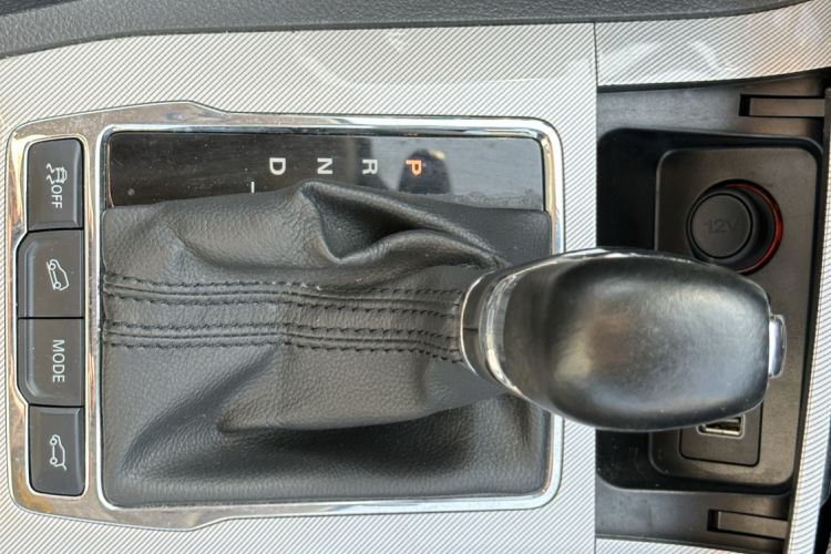 Used Roewe RX5 New Energy 2017 eRX5 50T Hybrid Connected Prestige Flagship Edition Gear Lever