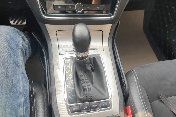 Used Roewe RX5 New Energy 2017 eRX5 50T Hybrid Connected Prestige Flagship Edition Gear Lever