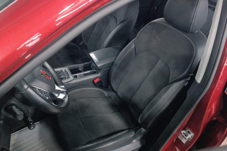 Used Roewe RX5 New Energy 2017 eRX5 50T Hybrid Connected Prestige Flagship Edition Left Front Seat