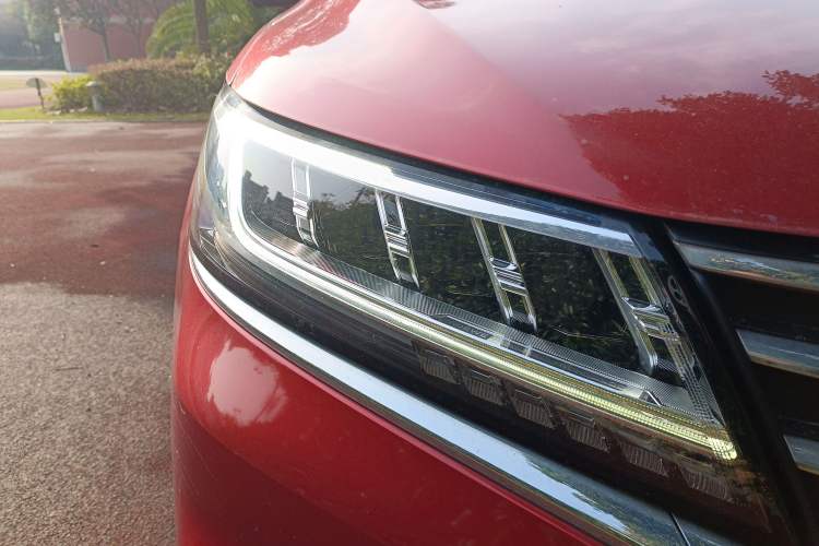 Used Roewe RX5 New Energy 2017 eRX5 50T Hybrid Connected Prestige Flagship Edition Right Front Headlight