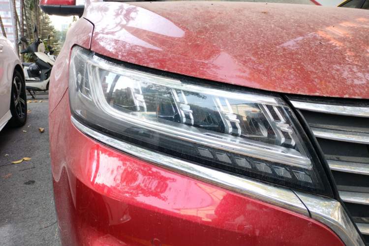 Used Roewe RX5 New Energy 2017 eRX5 50T Hybrid Connected Prestige Flagship Edition Right Front Headlight