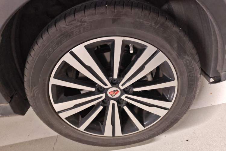 Used Roewe RX5 New Energy 2017 eRX5 50T Hybrid Connected Prestige Flagship Edition Right Front Wheel Hub