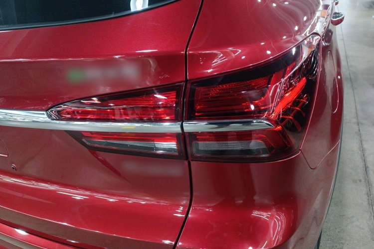 Used Roewe RX5 New Energy 2017 eRX5 50T Hybrid Connected Prestige Flagship Edition Right Rear Taillight