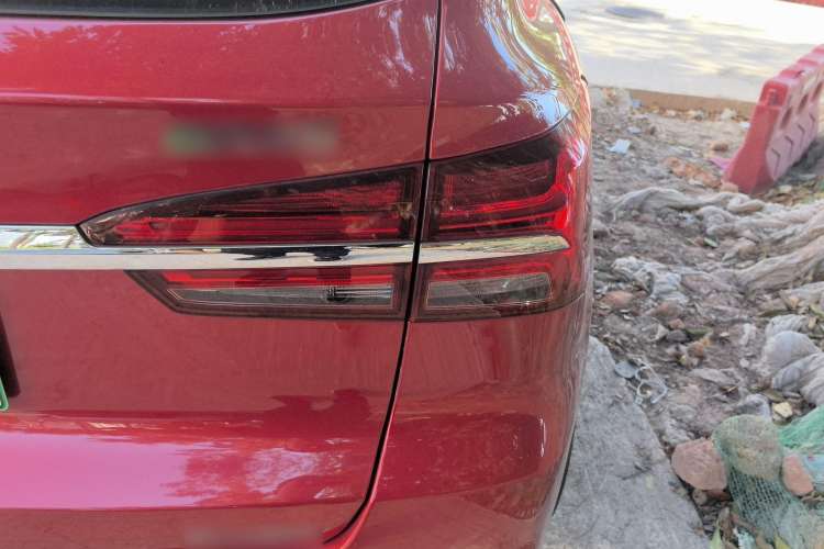 Used Roewe RX5 New Energy 2017 eRX5 50T Hybrid Connected Prestige Flagship Edition Right Rear Taillight