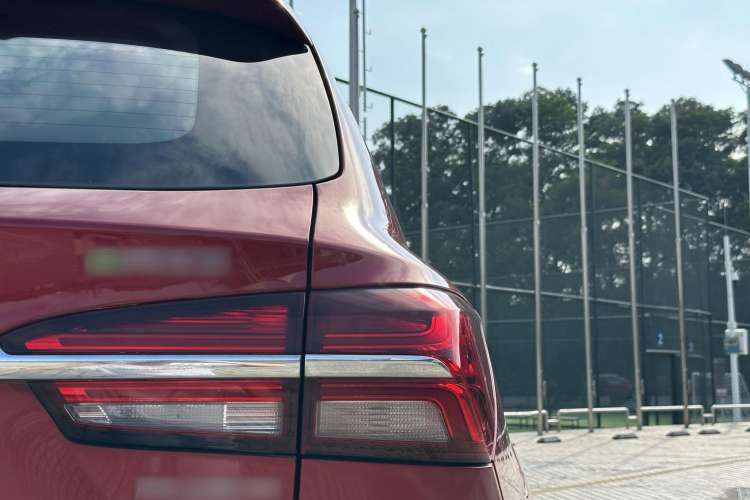 Used Roewe RX5 New Energy 2017 eRX5 50T Hybrid Connected Prestige Flagship Edition Right Rear Taillight