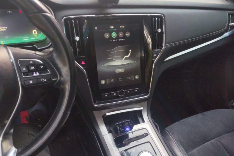 Used Roewe RX5 New Energy 2017 ERX5 EV400 Electric Internet Supreme Edition Audio And AC Panel