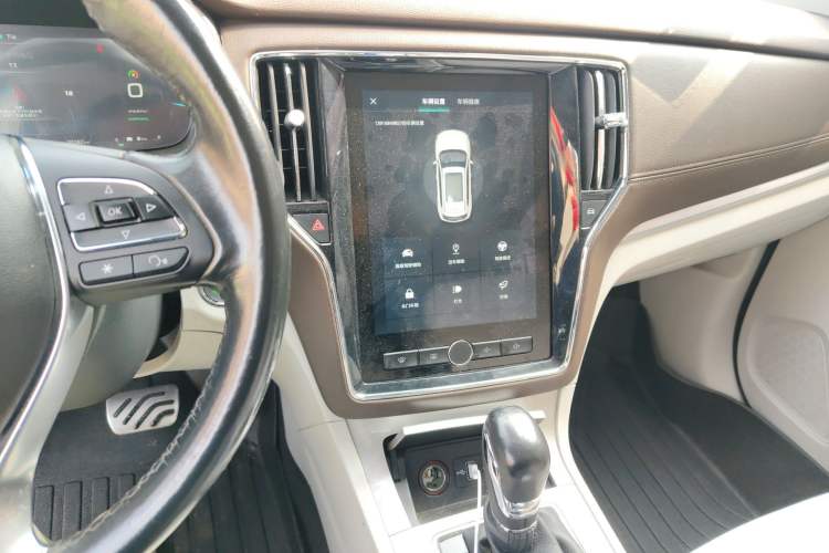 Used Roewe RX5 New Energy 2017 eRX5 50T Hybrid Connected Prestige Flagship Edition Audio And AC Panel