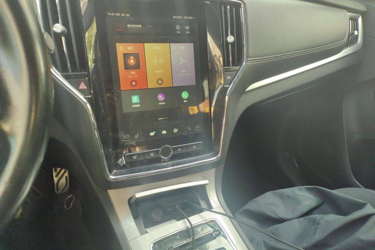 Used Roewe RX5 New Energy 2017 ERX5 EV400 Electric Internet Supreme Edition Audio And AC Panel