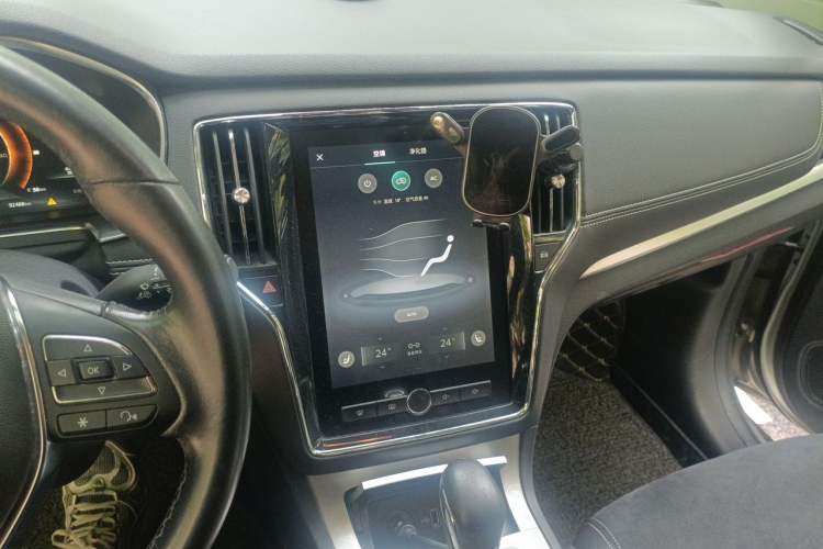 Used Roewe RX5 New Energy 2017 eRX5 50T Hybrid Connected Prestige Flagship Edition Audio And AC Panel