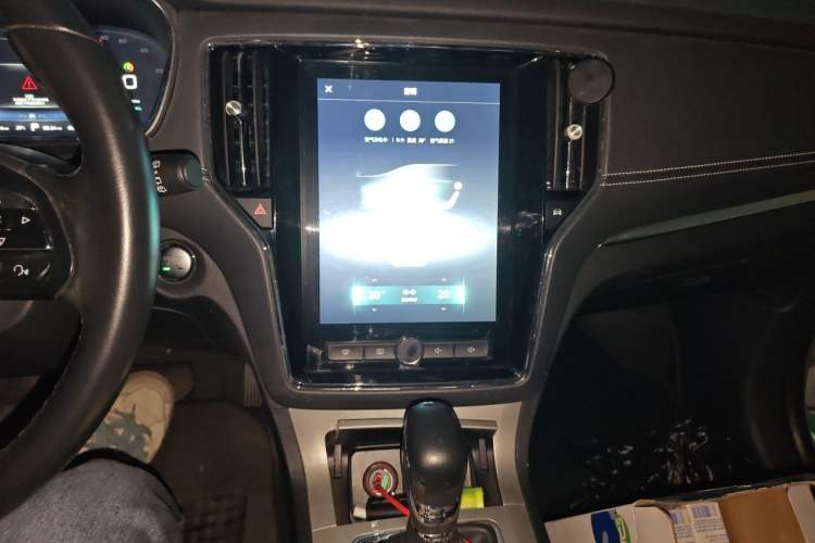 Used Roewe RX5 New Energy 2017 eRX5 50T Hybrid Connected Prestige Flagship Edition Audio And AC Panel