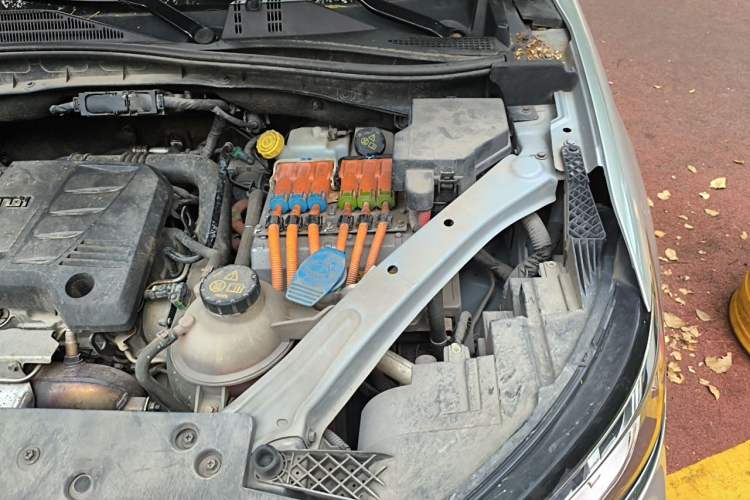 Used Roewe RX5 New Energy 2017 eRX5 50T Hybrid Connected Prestige Flagship Edition Engine Bay Left