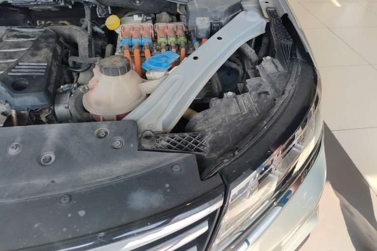 Used Roewe RX5 New Energy 2017 eRX5 50T Hybrid Connected Prestige Flagship Edition Engine Bay Left