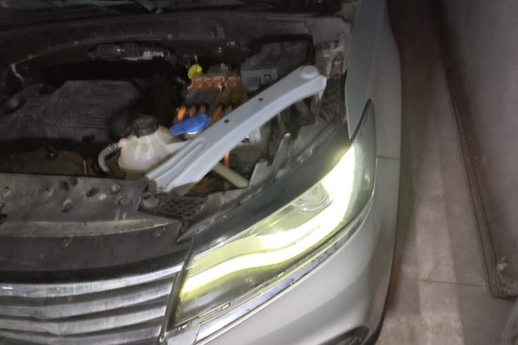 Used Roewe RX5 New Energy 2017 eRX5 50T Hybrid Connected Prestige Flagship Edition Engine Bay Left