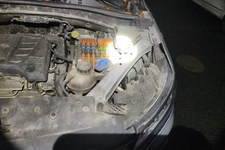 Used Roewe RX5 New Energy 2017 eRX5 50T Hybrid Connected Prestige Flagship Edition Engine Bay Left