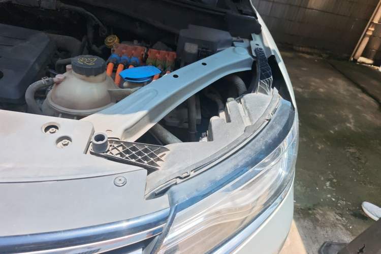 Used Roewe RX5 New Energy 2017 eRX5 50T Hybrid Connected Prestige Flagship Edition Engine Bay Left