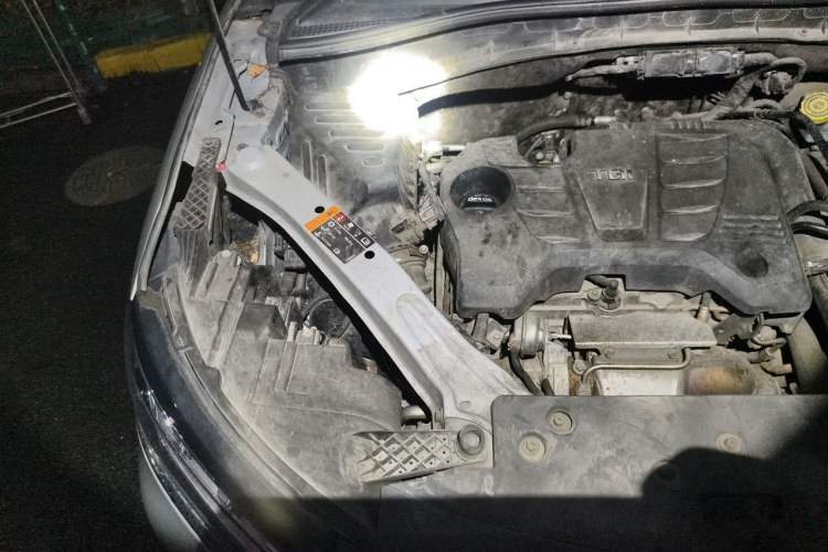 Used Roewe RX5 New Energy 2017 eRX5 50T Hybrid Connected Prestige Flagship Edition Engine Bay Right