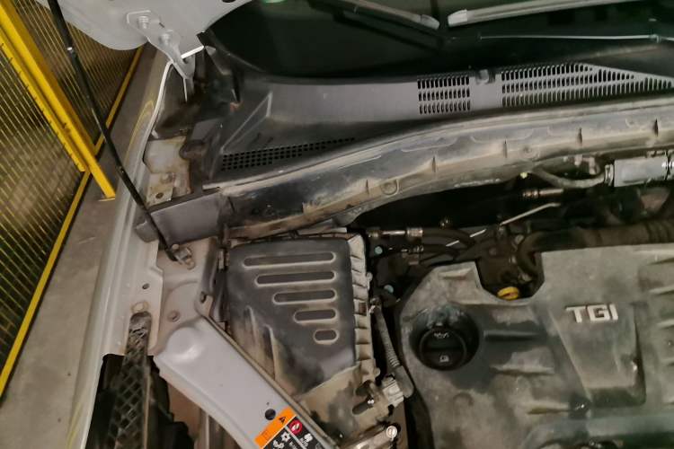 Used Roewe RX5 New Energy 2017 eRX5 50T Hybrid Connected Prestige Flagship Edition Engine Bay Right