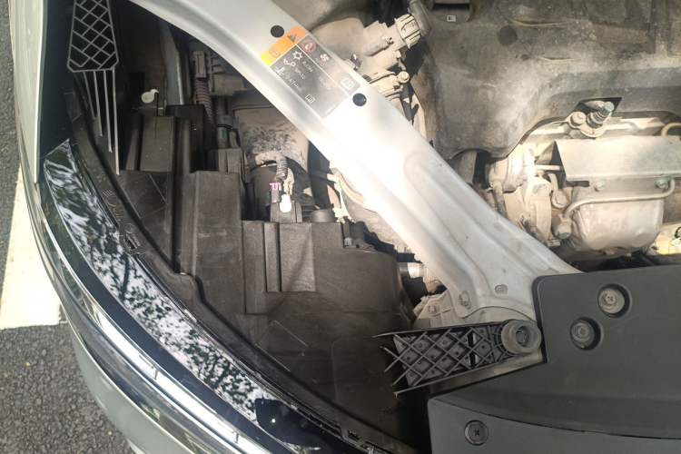 Used Roewe RX5 New Energy 2017 eRX5 50T Hybrid Connected Prestige Flagship Edition Engine Bay Right