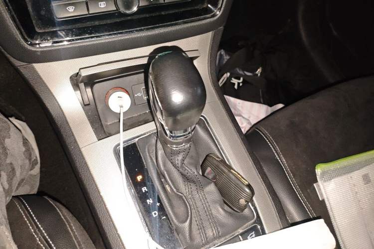 Used Roewe RX5 New Energy 2017 eRX5 50T Hybrid Connected Prestige Flagship Edition Gear Lever
