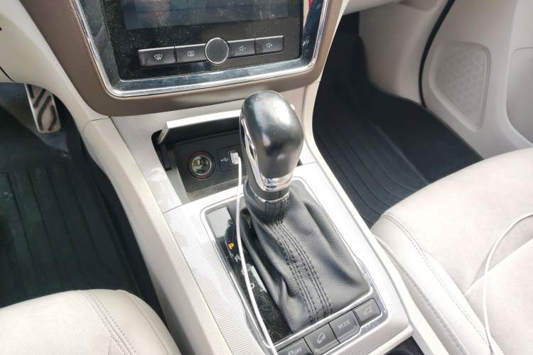 Used Roewe RX5 New Energy 2017 eRX5 50T Hybrid Connected Prestige Flagship Edition Gear Lever