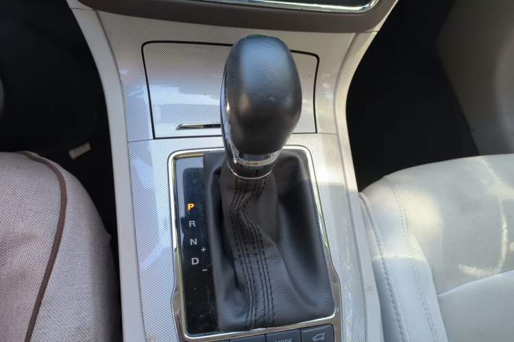 Used Roewe RX5 New Energy 2017 eRX5 50T Hybrid Connected Prestige Flagship Edition Gear Lever
