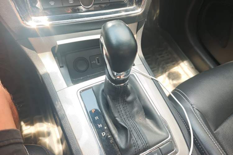 Used Roewe RX5 New Energy 2017 eRX5 50T Hybrid Connected Prestige Flagship Edition Gear Lever