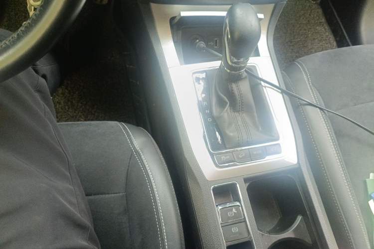 Used Roewe RX5 New Energy 2017 eRX5 50T Hybrid Connected Prestige Flagship Edition Gear Lever