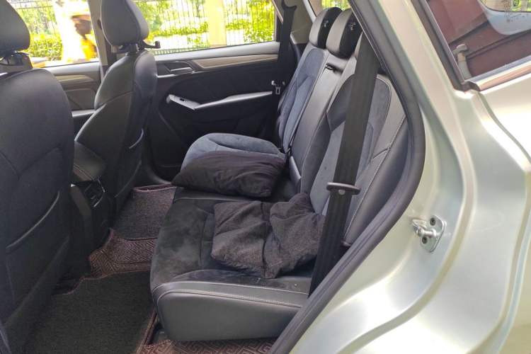 Used Roewe RX5 New Energy 2017 eRX5 50T Hybrid Connected Prestige Flagship Edition Left Rear Seat