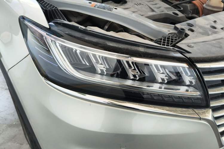 Used Roewe RX5 New Energy 2017 eRX5 50T Hybrid Connected Prestige Flagship Edition Right Front Headlight