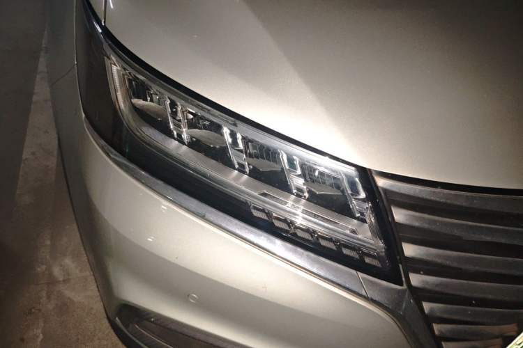 Used Roewe RX5 New Energy 2017 eRX5 50T Hybrid Connected Prestige Flagship Edition Right Front Headlight