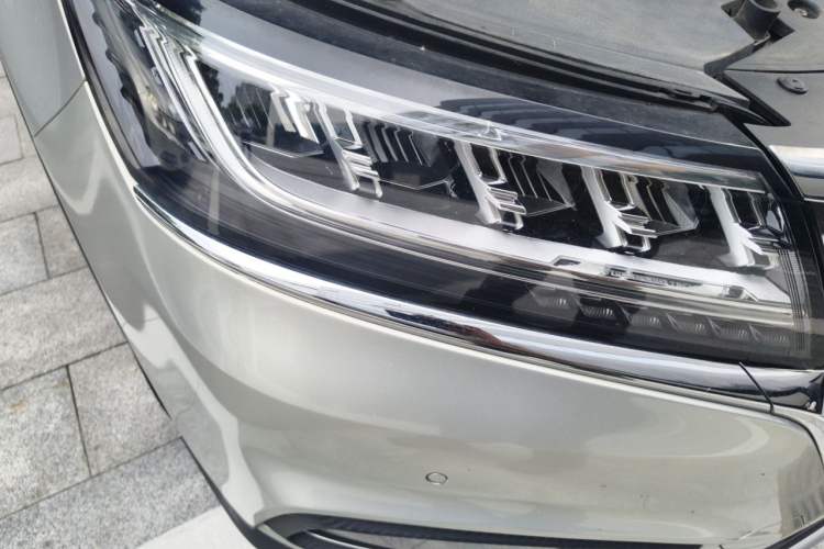 Used Roewe RX5 New Energy 2017 ERX5 EV400 Electric Internet Supreme Edition Right Front Headlight