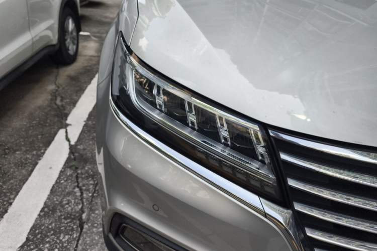 Used Roewe RX5 New Energy 2017 eRX5 50T Hybrid Connected Prestige Flagship Edition Right Front Headlight