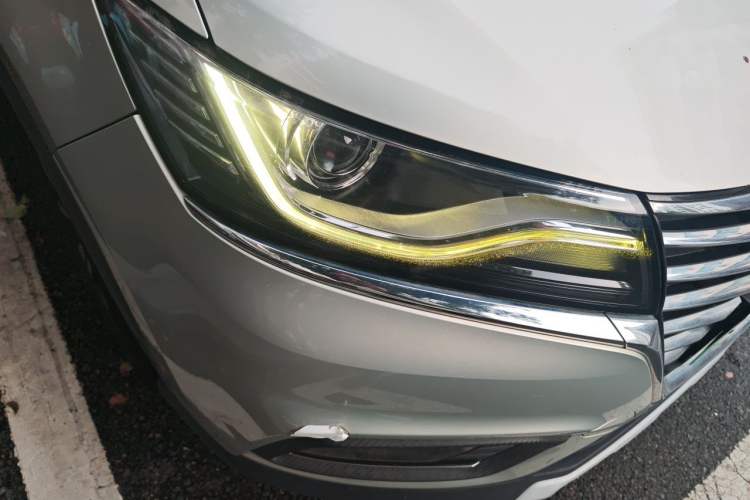 Used Roewe RX5 New Energy 2017 eRX5 50T Hybrid Connected Prestige Flagship Edition Right Front Headlight