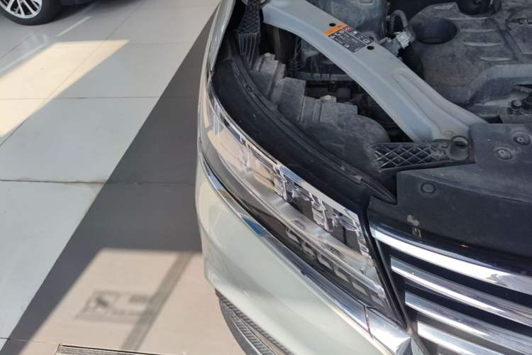 Used Roewe RX5 New Energy 2017 eRX5 50T Hybrid Connected Prestige Flagship Edition Right Front Headlight