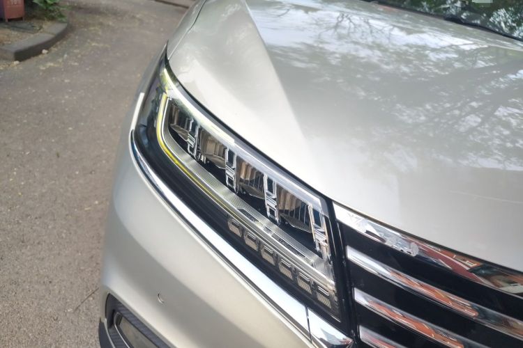 Used Roewe RX5 New Energy 2017 ERX5 EV400 Electric Internet Supreme Edition Right Front Headlight