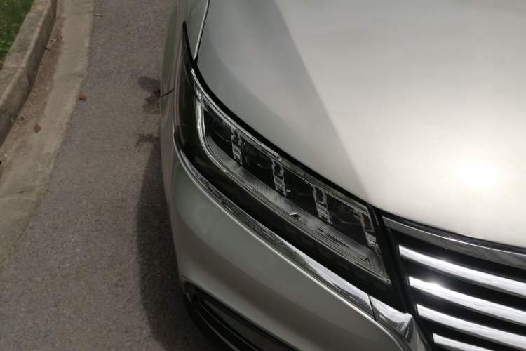 Used Roewe RX5 New Energy 2017 eRX5 50T Hybrid Connected Prestige Flagship Edition Right Front Headlight
