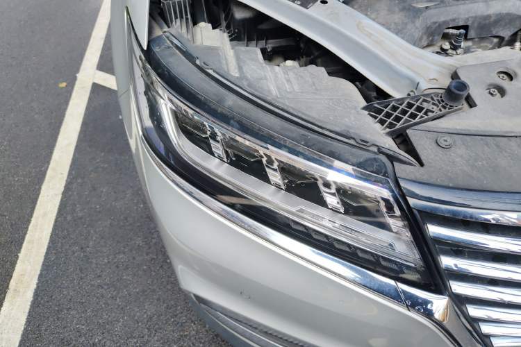 Used Roewe RX5 New Energy 2017 eRX5 50T Hybrid Connected Prestige Flagship Edition Right Front Headlight