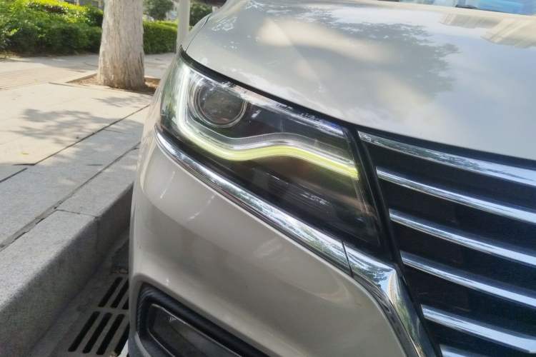 Used Roewe RX5 New Energy 2017 eRX5 50T Hybrid Connected Prestige Flagship Edition Right Front Headlight