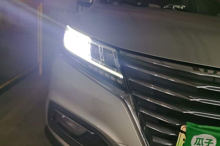 Used Roewe RX5 New Energy 2017 eRX5 50T Hybrid Connected Prestige Flagship Edition Right Front Headlight