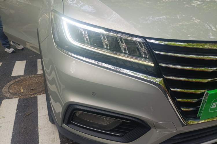 Used Roewe RX5 New Energy 2017 eRX5 50T Hybrid Connected Prestige Flagship Edition Right Front Headlight