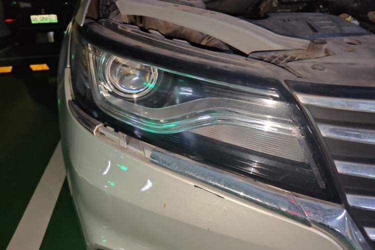 Used Roewe RX5 New Energy 2017 eRX5 50T Hybrid Connected Prestige Flagship Edition Right Front Headlight