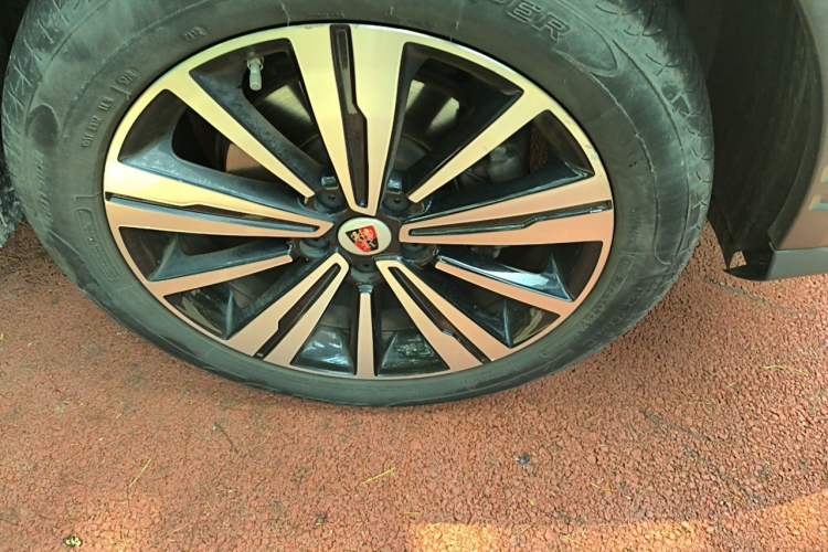 Used Roewe RX5 New Energy 2017 eRX5 50T Hybrid Connected Prestige Flagship Edition Right Front Wheel Hub