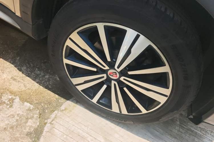 Used Roewe RX5 New Energy 2017 eRX5 50T Hybrid Connected Prestige Flagship Edition Right Front Wheel Hub