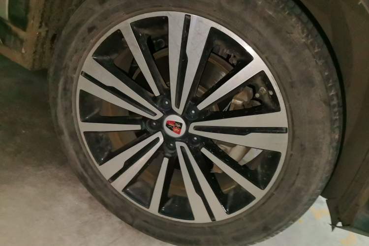 Used Roewe RX5 New Energy 2017 eRX5 50T Hybrid Connected Prestige Flagship Edition Right Front Wheel Hub