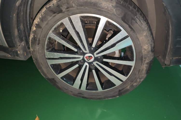 Used Roewe RX5 New Energy 2017 eRX5 50T Hybrid Connected Prestige Flagship Edition Right Front Wheel Hub