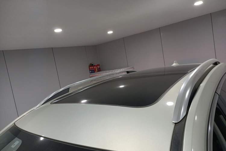 Used Roewe RX5 New Energy 2017 ERX5 EV400 Electric Internet Supreme Edition Roof