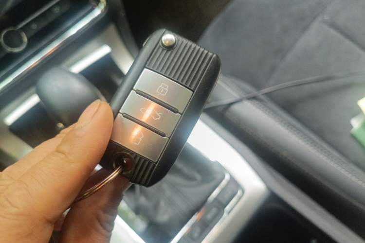 Used Roewe RX5 New Energy 2017 eRX5 50T Hybrid Connected Prestige Flagship Edition Vehicle Key
