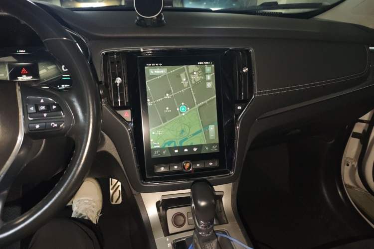 Used Roewe RX5 New Energy 2017 eRX5 50T Hybrid Connected Prestige Flagship Edition Audio And AC Panel