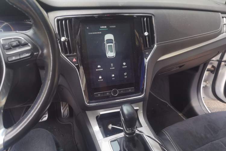 Used Roewe RX5 New Energy 2017 eRX5 50T Hybrid Connected Prestige Flagship Edition Audio And AC Panel